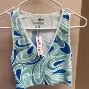 size small garage tank never worn